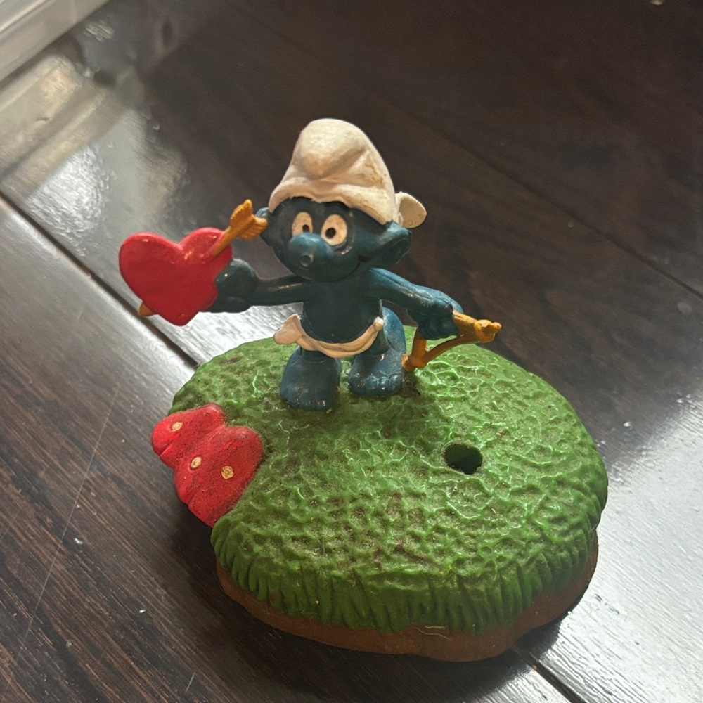 Blue Smurf Valentine Figure on Green Base - Kids Toys Dolls & Accessories